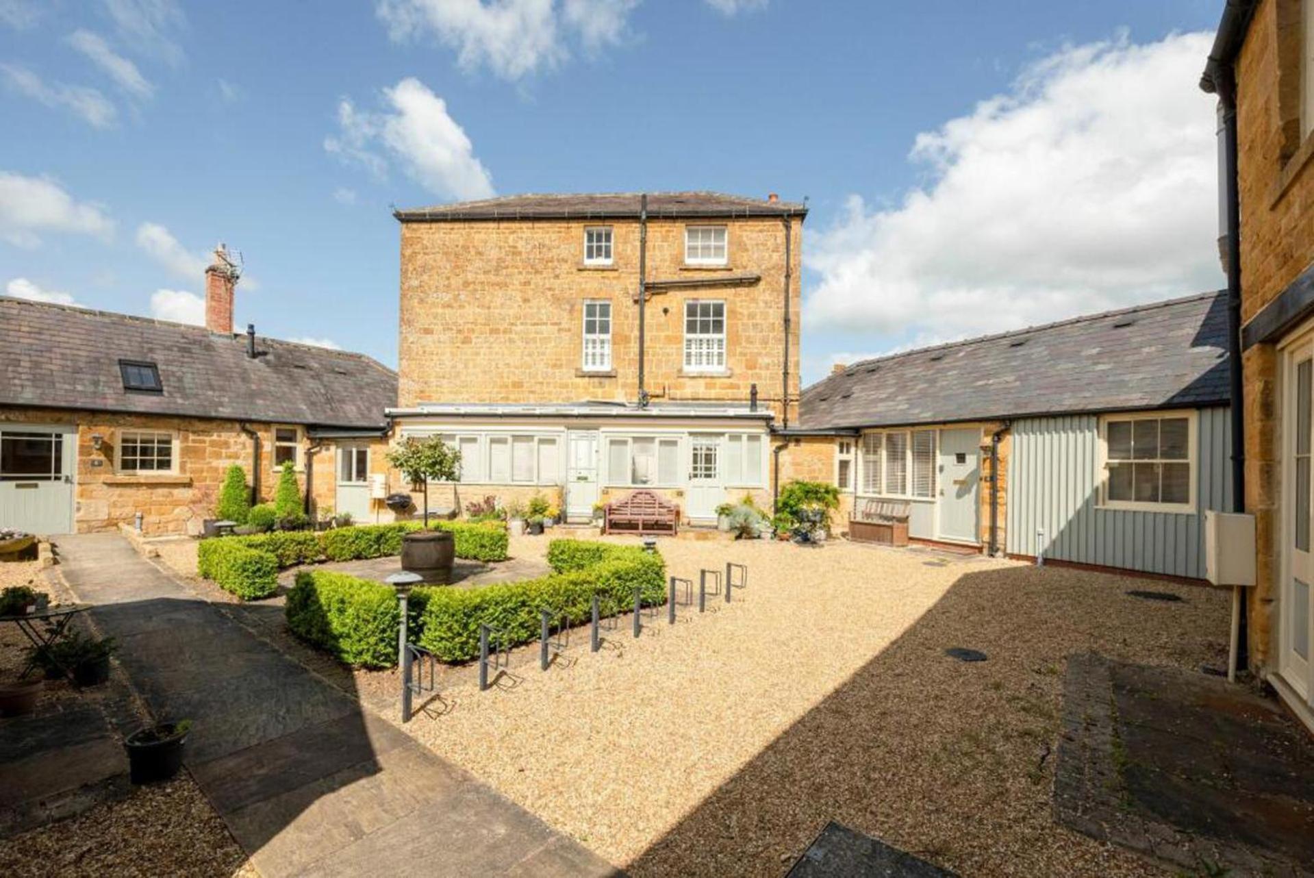 Immaculate 1-Bed Cottage In Moreton In Marsh Esterno foto